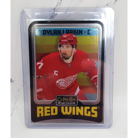 2024-25 O-Pee-Chee Platinum #R25 Dylan Larkin Retro Rainbow - Picture 1 of 4